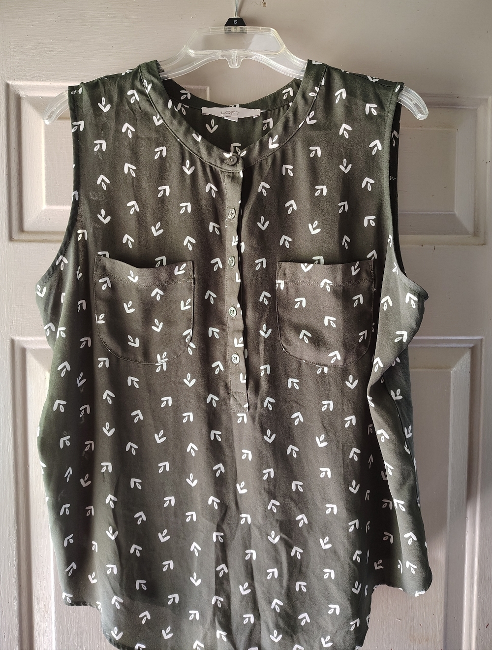 Loft Olive Green White Print Sleeveless Top Blouse Size Large